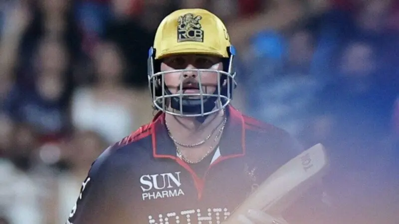 IPL 2026: Tim David irks on-field umpires with ball-testing antics during MI vs RCB, gets warning; watch viral video