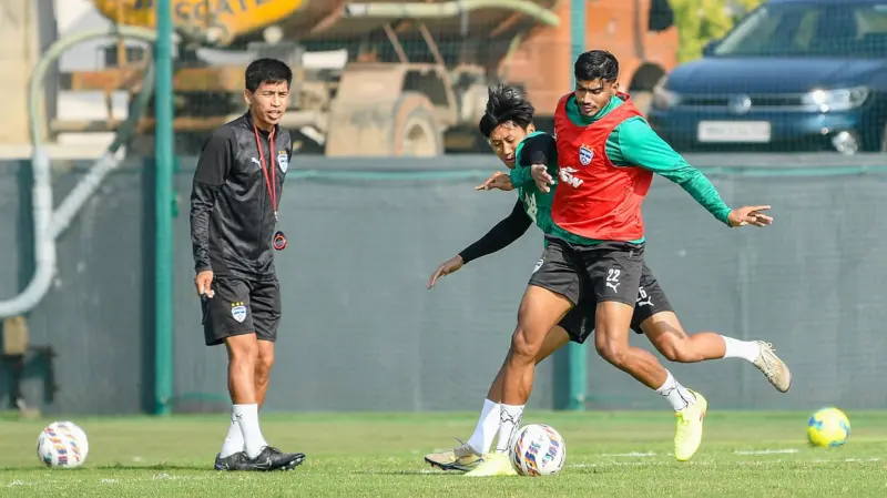 ISL 2025-26 | Big Bagan test for Bengaluru FC