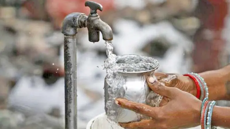 मुंबई में पानी के खराब होने की शिकायतें बढ़ीं