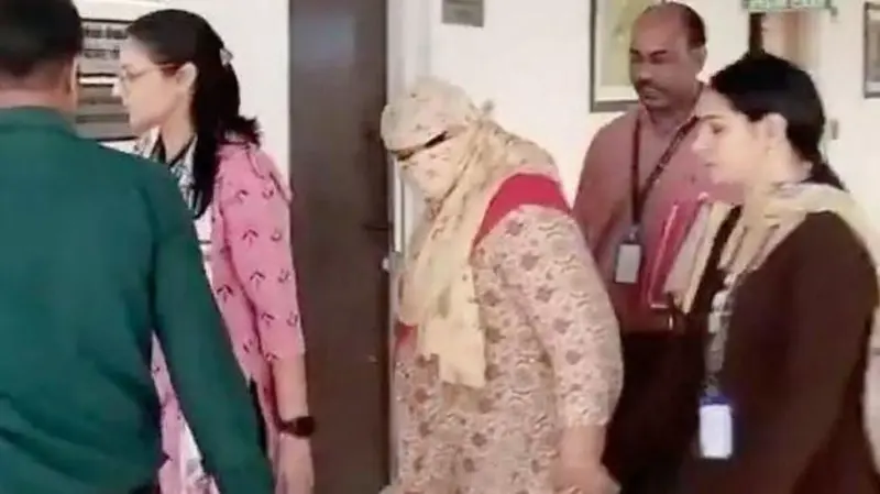నీట్ పేపర్ లీక్: ఎవరెవరు అరెస్టయ్యారు? సీబీఐ ఆరోపణలేమిటి