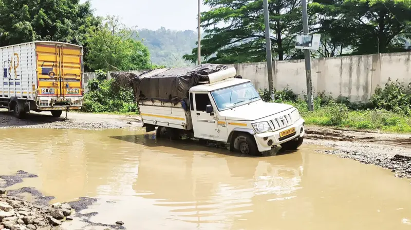 Garbhanga-Rani gate link road turns unmotorable, urge urgent PWD repair and drainage work