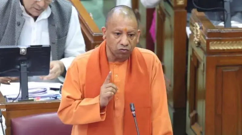 जो काले कर्मों से राजमहल सजाते हैं, वही इतिहास में कलंक बन जाते हैं: सीएम योगी
