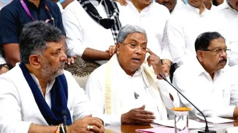 ഗവര്‍‌ണര്‍ക്ക് രാജി സമര്‍പ്പിച്ച്‌ മുഖ്യമന്ത്രി സിദ്ധരാമയ്യ, രാജ്യസഭയിലേക്ക് ഇല്ലെന്ന് പ്രതികരണം