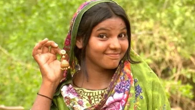 मोहनजोदाडो समरीन सोलंगी : मातीला हात लावताच 'सोनं' बनवणारी महिला