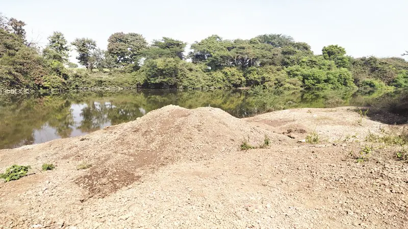 वाकेश्वरात वाळू अडड्यावर छापा; 35 लाखांचा मुद्देमाल जप्त