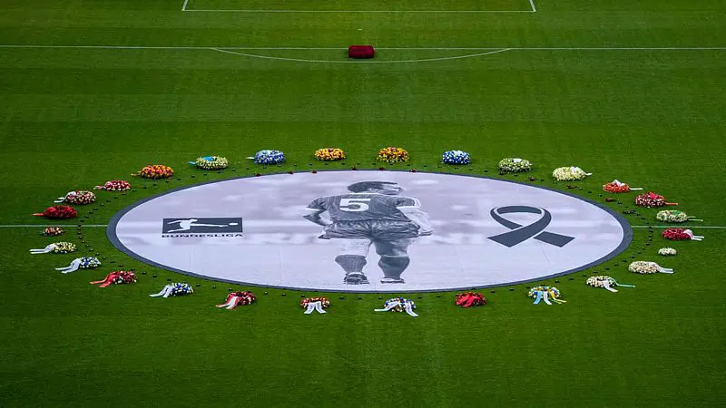 Thousands gather for Franz Beckenbauer memorial service at Bayern Munich's stadium