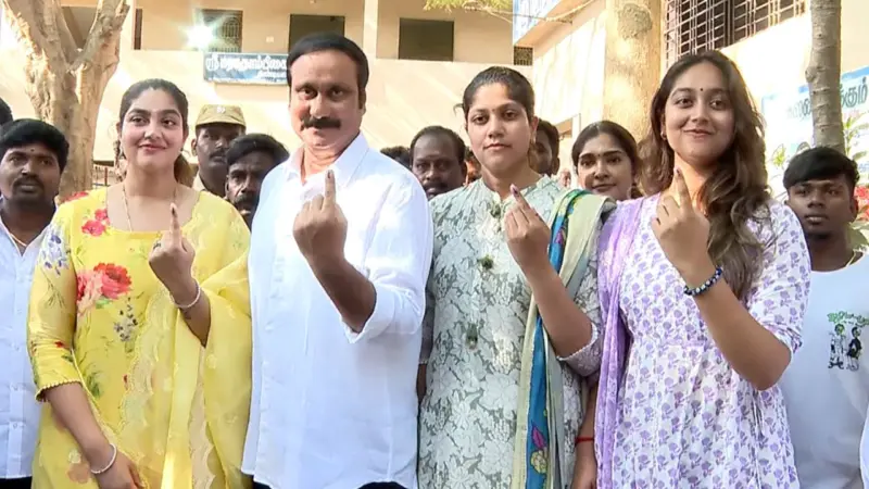 முதன்முறையாக ஓட்டு போட சென்ற பேத்தி. ராமதாஸ் சொன்ன அறிவுரை!