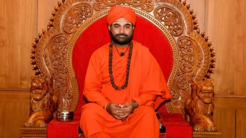 Karnataka: Strive for quota in common category, Lingayat sects told