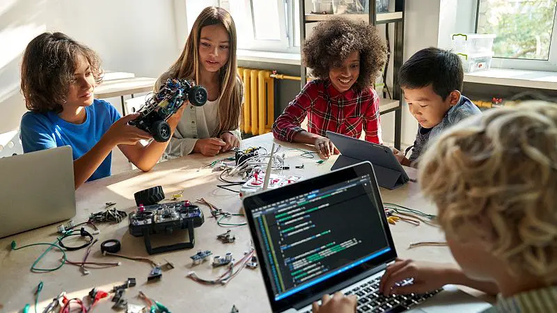 Schoolchildren will grow up with AI and should learn about it, tech insiders say