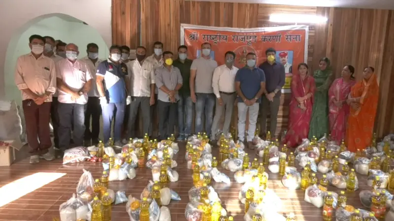 કરણીસેના દ્વારા અનાજ કિટ અને માસ્કનું વિતરણ કરાયું