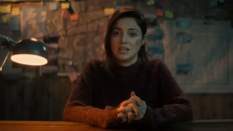 Savi - A Bloody Housewife: Divya Khossla Takes Drastic Measures