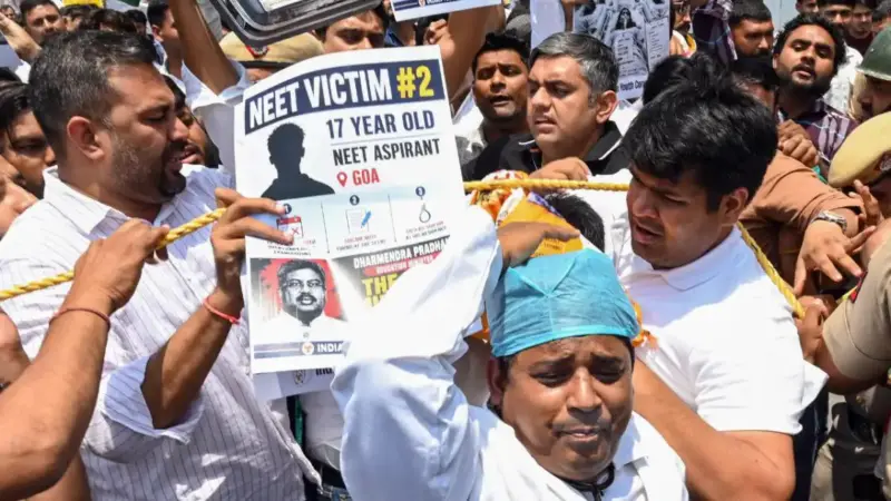 NEET Paper Leak: करोड़ों के गुप्त सौदे ,छात्रों के परिवारों तक पहुंची CBI जांच, कई अभिभावकों से पूछताछ, बच्चों लिए पेपर खरीदने का शक