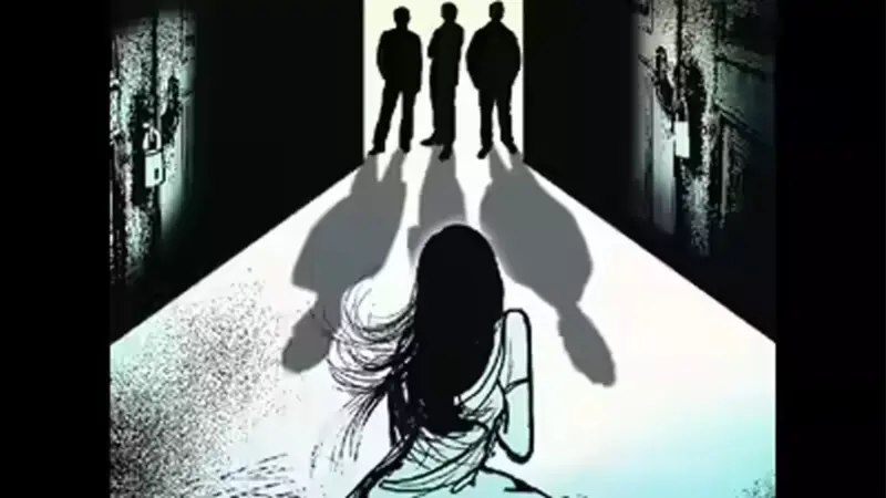 Hyderabad : మద్యం తాగించి బీటెక్‌ విద్యార్థిని గదిలోకి తీసుకెళ్లి నగ్నంగా..!
