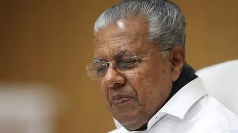 മുഖ്യമന്ത്രി പിണറായി വിജയന്‍ രാജിവച്ചു