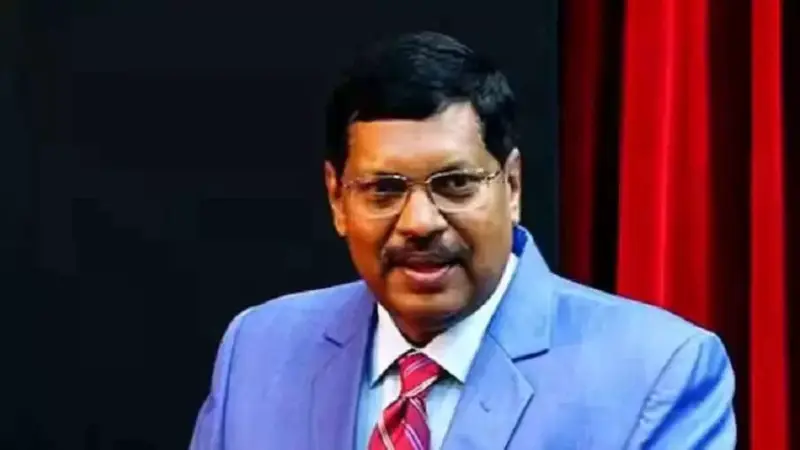 From which college did the country's next Chief Justice BR Gavai take his law degree? Know this thing related to CJI.