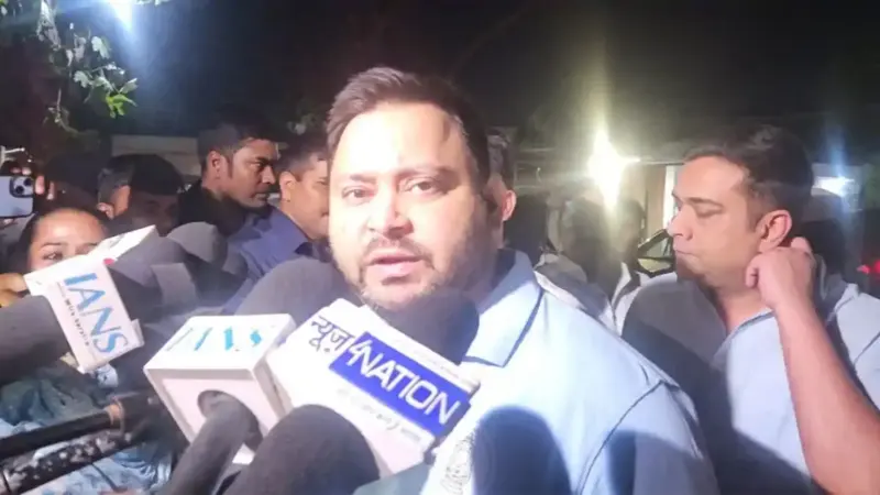 तेजस्वी का हमला: 'बिहार में विकास ठप और मंत्रियों के मन में फूट रहे हैं लड्डू'