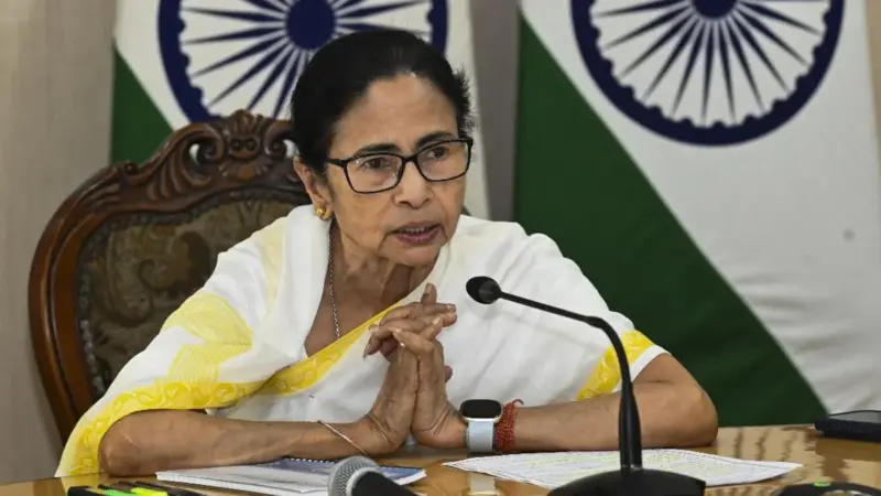 'ബിജെപി 100-ലധികം സീറ്റുകള്‍ കൊള്ളയടിച്ചു , പകരം വീട്ടാൻ ഞാൻ തിരിച്ചുവരും' ; തോല്‍വിയിലും അഹങ്കാരത്തിന്റെ മൂര്‍ത്തന്യ രൂപവുമായി മമത ബാനര്‍ജി