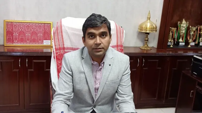 Assam: Sumit Sattawan takes charge as Tinsukia District Commissioner