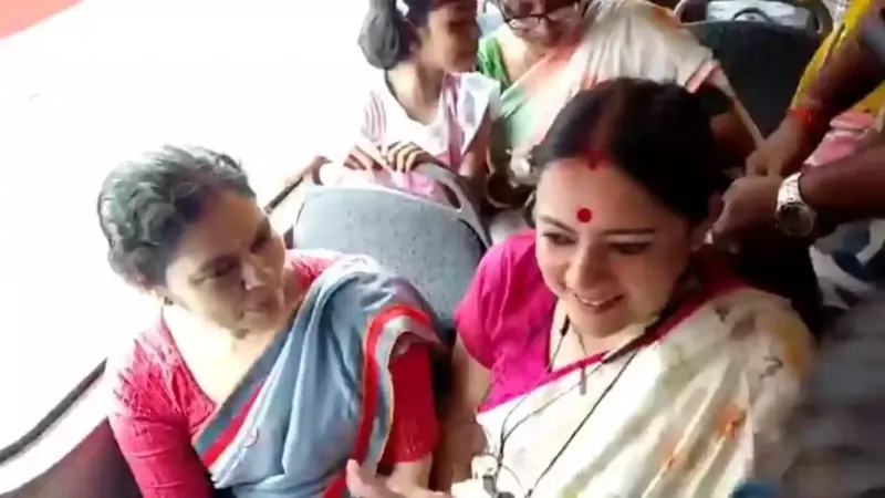 बस में अचानक पहुंची मंत्री अग्निमित्रा