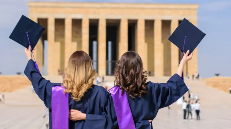 Study in US Vs Canada: अमेरिका या कनाडा, कहां पढ़ना भारतीयों के लिए फायदे का सौदा? फीस, वीजा नियम भी जानें