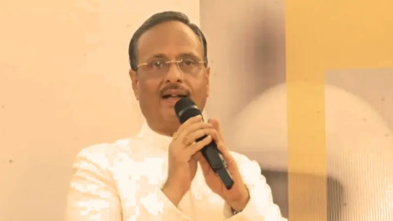 'मोबाइल पर बजा अलार्म, अब विकसित भारत...', दिनेश शर्मा क्यों ट्रोल हो रहे हैं?