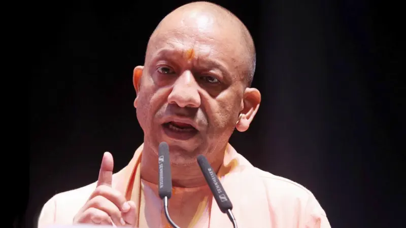 औद्योगिक विकास के लिए मिशन मोड में पूरा कराएं इंफ्रास्ट्रक्चर परियोजनाएं : योगी आदित्यनाथ
