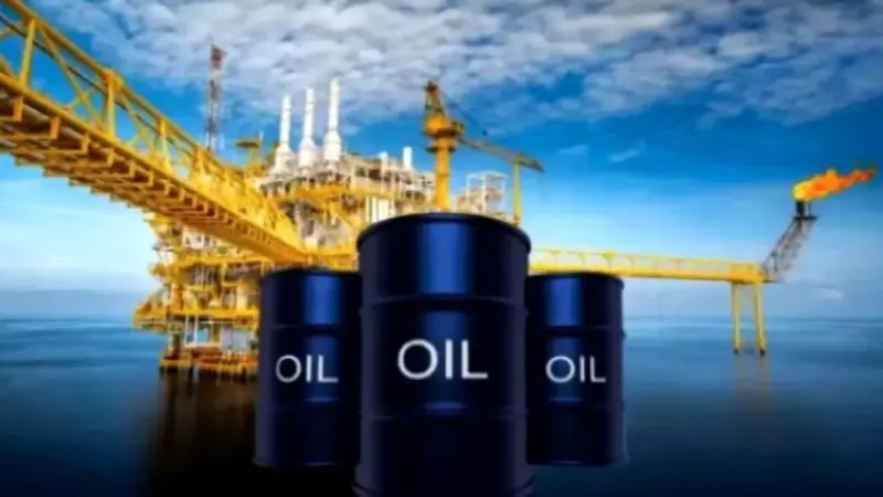 कच्चा तेल 126 डॉलर के पार, कमर्शियल गैस भी हुई महंगी; फिर पेट्रोल-डीजल के दाम क्यों नहीं बढ़ रहे? जानें सरकार का 'सीक्रेट' प्लान