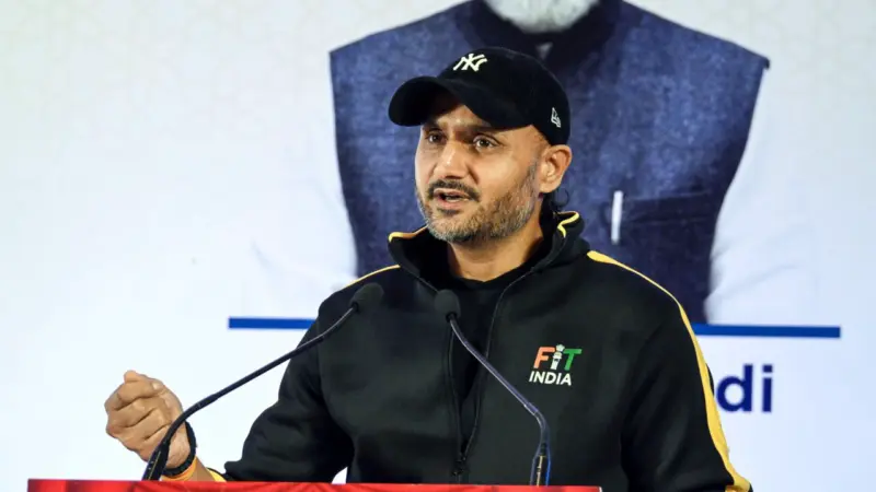 'बदले की भावना से हटाई गई सुरक्षा', हाई कोर्ट पहुंचे हरभजन सिंह