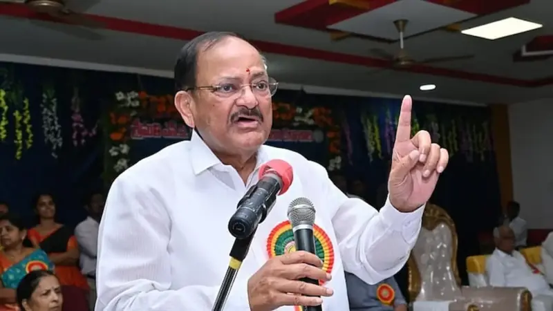 చేపను ఇవ్వడం కాదు పట్టడం నేర్పాలి: వెంకయ్యనాయుడు