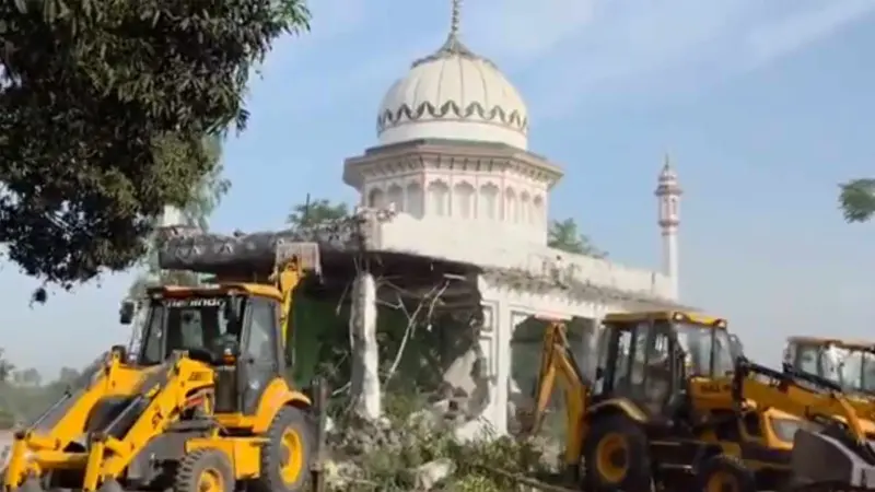 গেরুয়া সরকারের বুলডোজারে ধ্বংস হরিদ্বারের অবৈধ মসজিদ