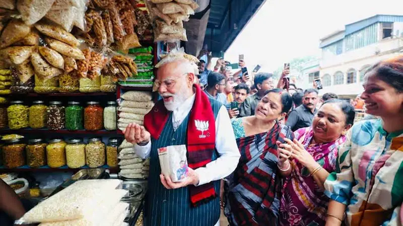 బెంగాల్ ప్రచారంలో స్థానిక ప్రజలను ఆశ్చర్యపరిచిన మోడీ