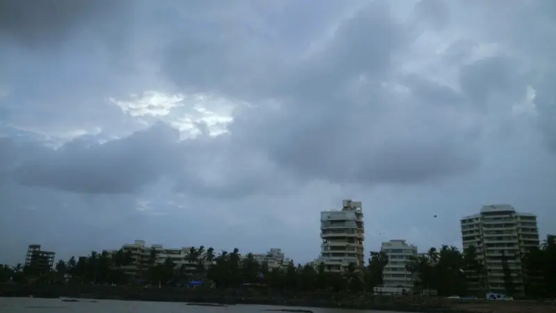 IMD reports overcast in Mumbai; Light Rain Likely in North Konkan
