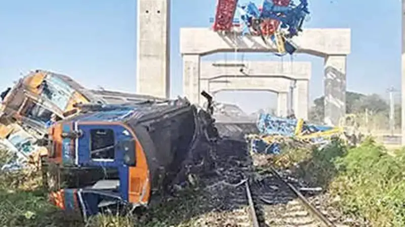 30 killed as crane falls on moving train in Thailand
