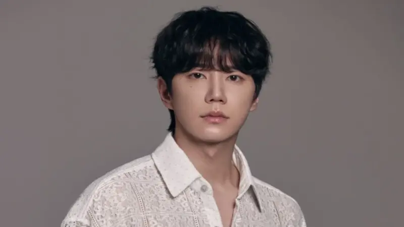 Lee Jun Young confirms 2026 military enlistment, announces retirement from singing career