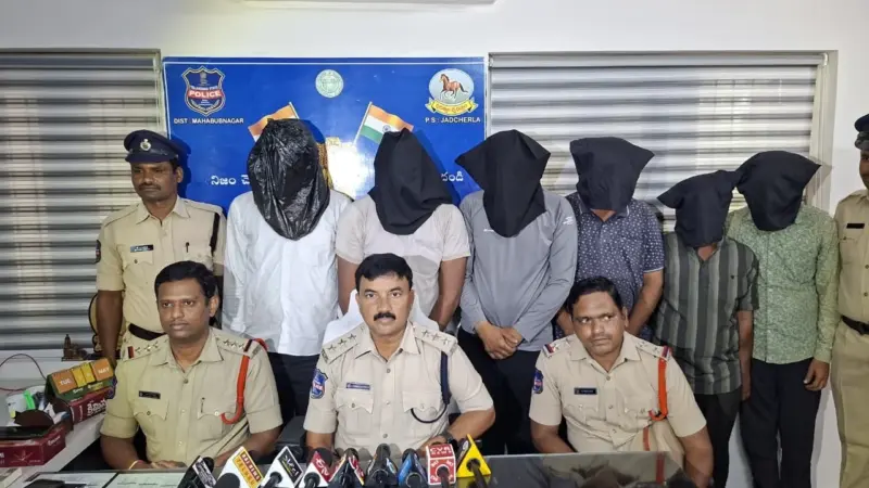 అంతర్రాష్ట్ర బస్సు దొంగల ముఠా అరెస్ట్!