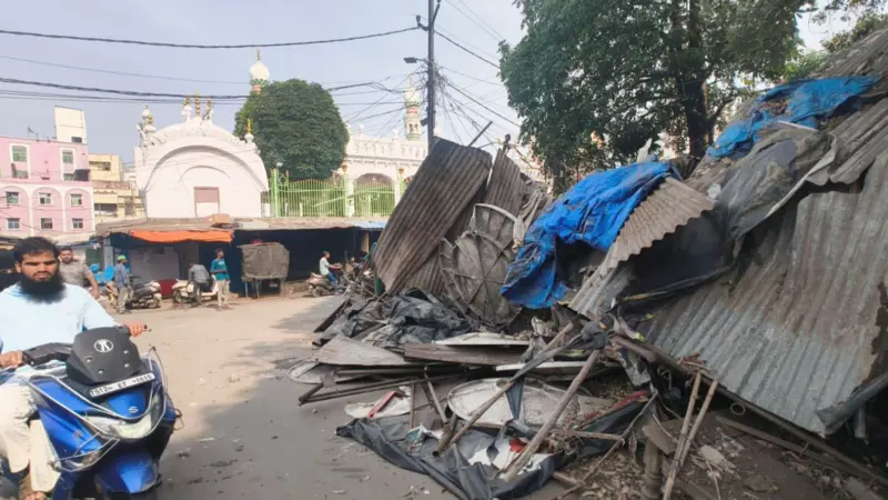 GHMC removes around 800 encroachments in a single day