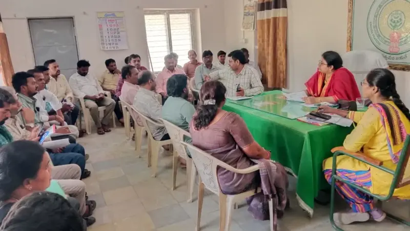 ఉపాధి పనులకు ఎక్కువ మంది కూలీలు వచ్చేలా చూడండి ఏంపీడీఓ మౌనిక