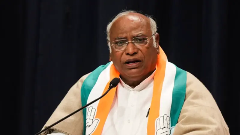 Kharge calls NDA 'opportunist alliance thriving on corruption' at rally