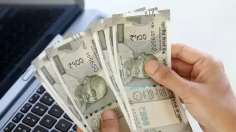 Minimum balance in savings account: How much top public and private banks in India charge? Explained