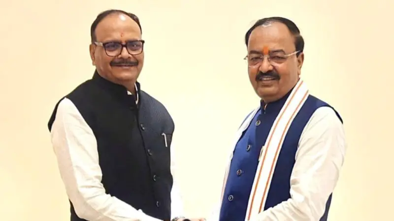 डिप्टी CM केशव मौर्य और ब्रजेश पाठक की फ्लाइट की लखनऊ में नहीं हो पाई लैंडिंग, पायलट के 3 प्रयास फेल