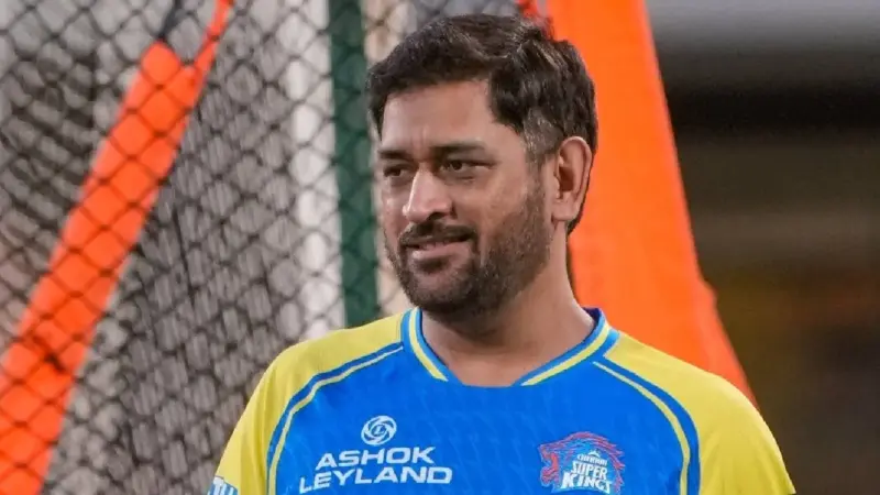 ತಂಡದೊಂದಿಗೆ ಹೈದರಾಬಾದ್‌ಗೆ ಪ್ರಯಾಣ ಬೆಳೆಸಿದ ಧೋನಿ; ಮುಂದಿನ ಪಂದ್ಯದಲ್ಲಿ ಕಣಕ್ಕೆ?