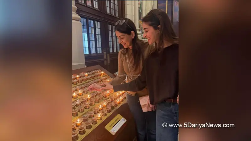 Ananya Panday gives a glimpse of how she 'sits on her mother's head 24/7'
