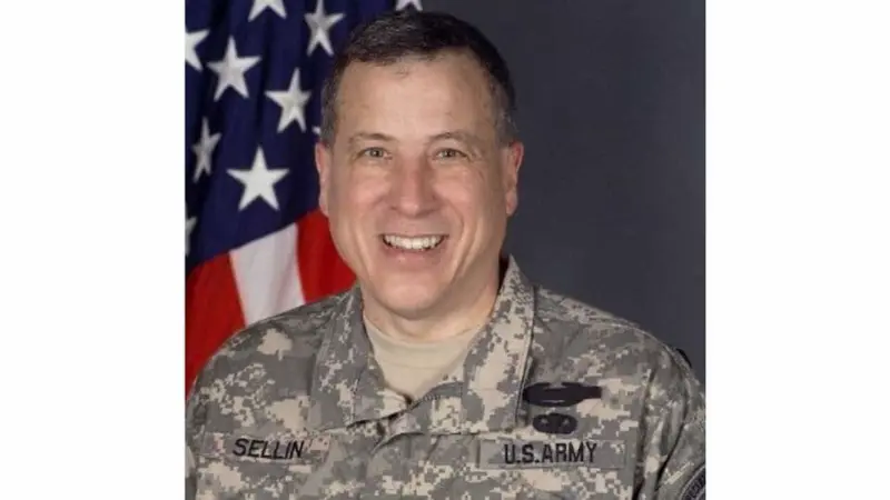 On Trump's Iran will 'die' threat, former US Army officer Lawrence Sellin says 'military will not obey illegal orders'