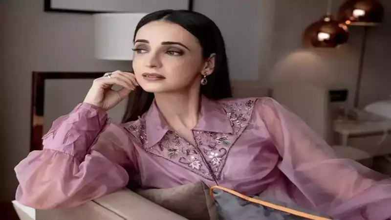 Sanaya Irani Net Worth, Age, Career, Movies, Relationship, Husband, Lifestyle, Family, Son, and More