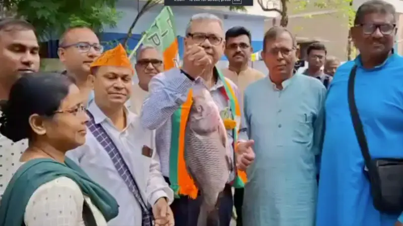 بنگال میں بی جے پی مچھلیوں کے حوالے سے اپنی سیاست کو چمکانے کی کررہی ہے کوشش