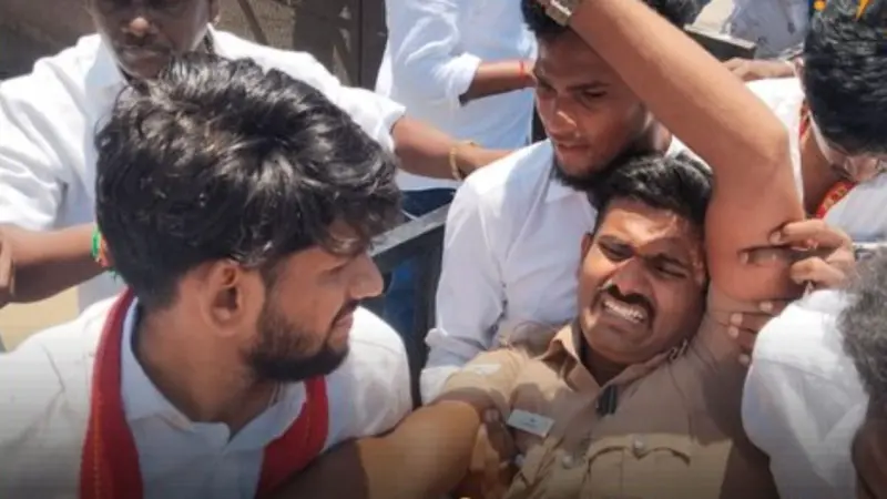 BREAKING: ஆதவ் அர்ஜுனா வாகனத்தின் சக்கரம் ஏறி காவலர் கால் முறிவு. பெரும் பரபரப்பு..!!