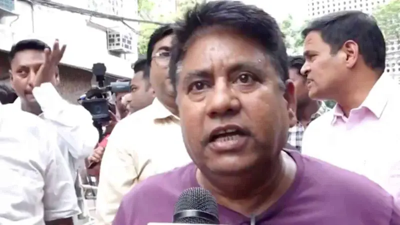 Ruckus outside counting centre in Mamata's constituency, TMC claims entry of car with BJP flag