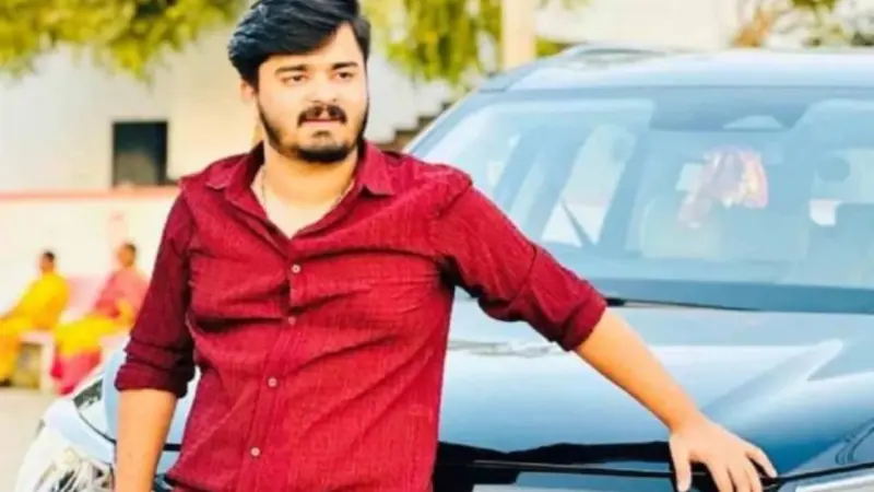 Bandi Bhagirath : పోలీసుల ఎదుట లొంగిపోయిన బండి భగీరథ్..