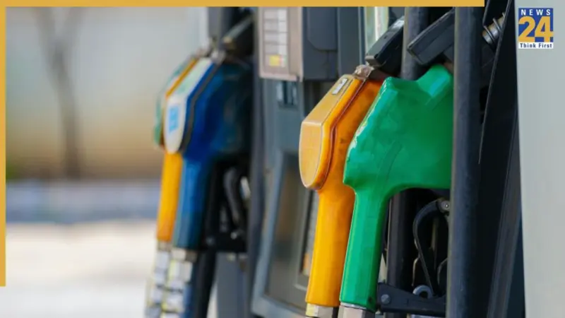 Crude oil prices crash 15%; Will prices of petrol, diesel fall in India? Check petrol, diesel prices in Delhi, Noida, Mumbai, Kolkata, Bengaluru, Chennai, Lucknow