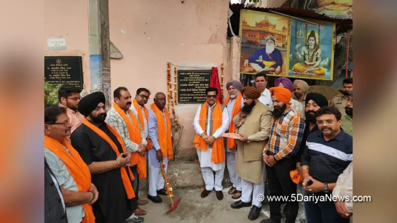 ਮਦਨ ਲਾਲ ਬੱਗਾ ਵਲੋਂ ਛਾਉਣੀ ਮੁਹੱਲੇ 'ਚ ਨਵੀਂ ਸੀਵਰੇਜ ਪਾਈਪ ਵਿਛਾਉਣ ਦੇ ਪ੍ਰਾਜੈਕਟ ਦੀ ਸ਼ੁਰੂਆਤ